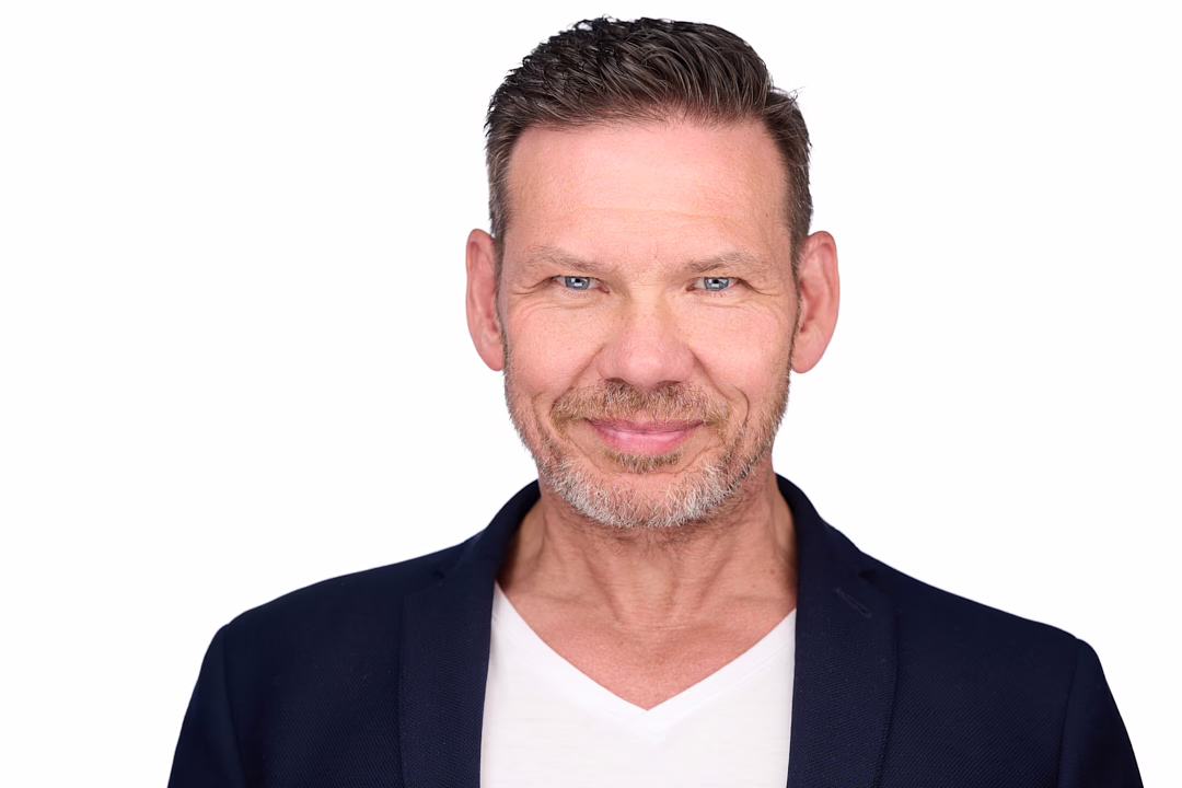 Kontakt 1 FrankMetzemacher Headshots 0008 instagram